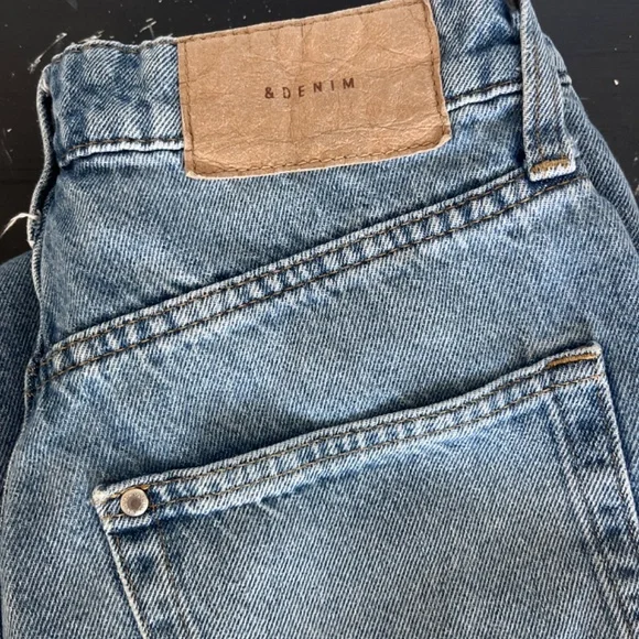 &Denim 90’s style light blue straight leg y2k Women’s Jeans sz 4 light wash - Picture 2 of 6